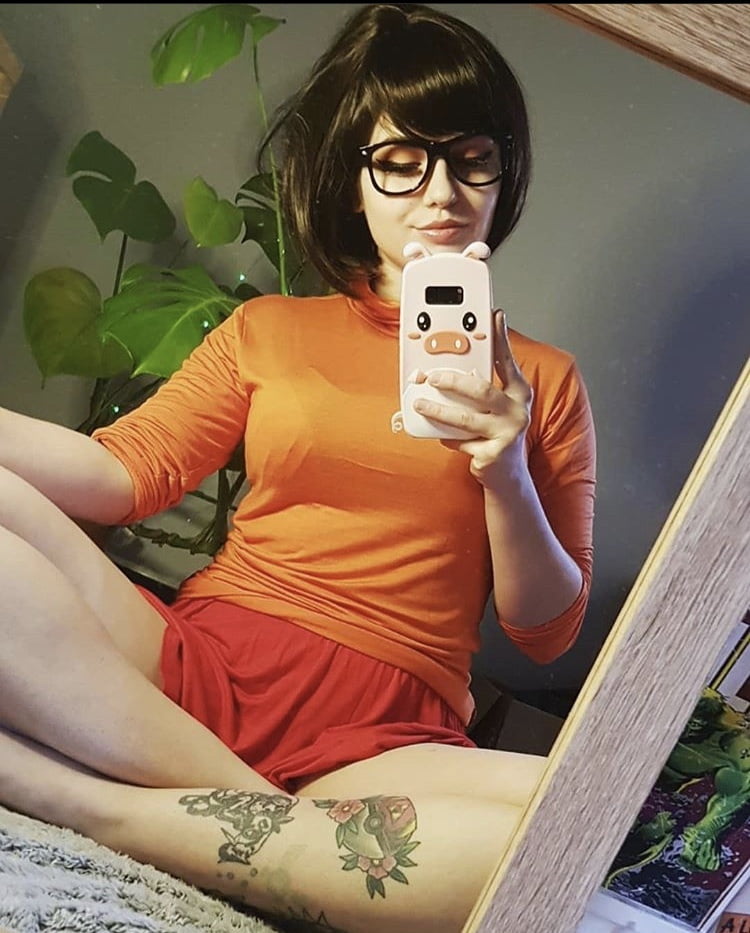 Velma cosplay flessibile gonna arancione calze mutandine gambe culo
 #97417327