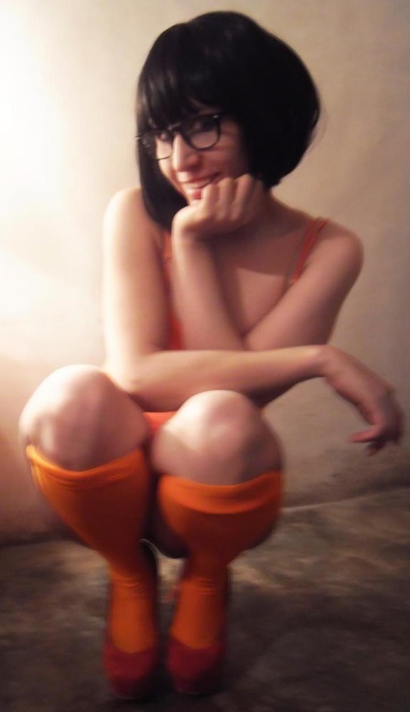Velma cosplay flessibile gonna arancione calze mutandine gambe culo
 #97417494