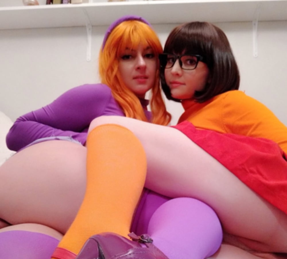 Velma cosplay flessibile gonna arancione calze mutandine gambe culo
 #97417511