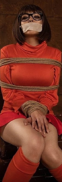 Velma cosplay flessibile gonna arancione calze mutandine gambe culo
 #97417545