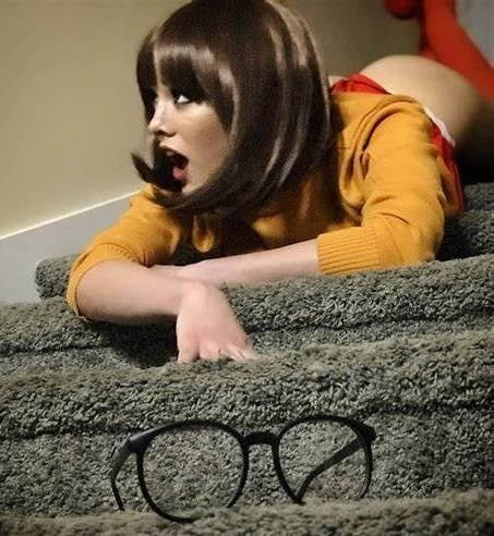 Velma cosplay flessibile gonna arancione calze mutandine gambe culo
 #97417763
