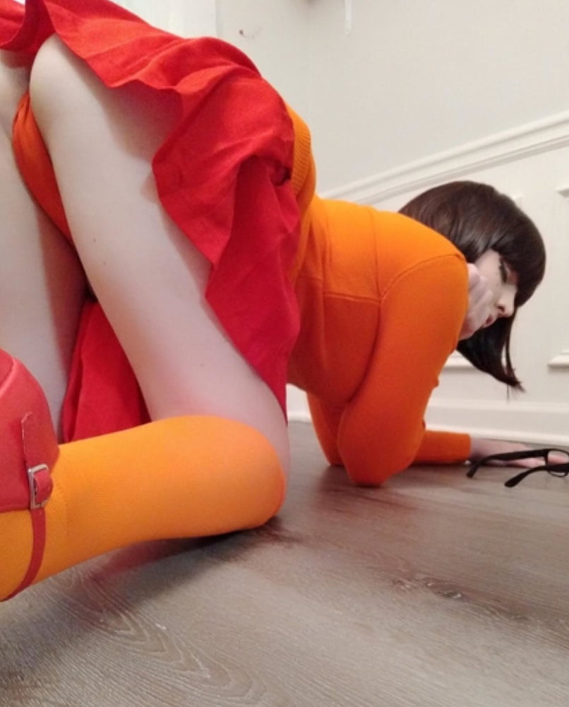 Velma cosplay flessibile gonna arancione calze mutandine gambe culo
 #97417810