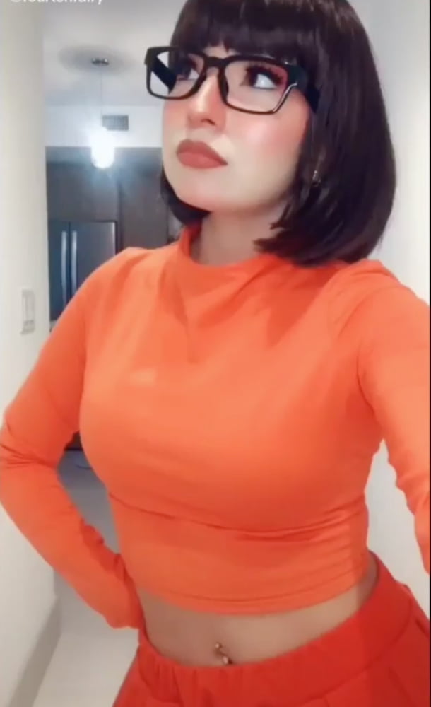 Velma cosplay flessibile gonna arancione calze mutandine gambe culo
 #97417979
