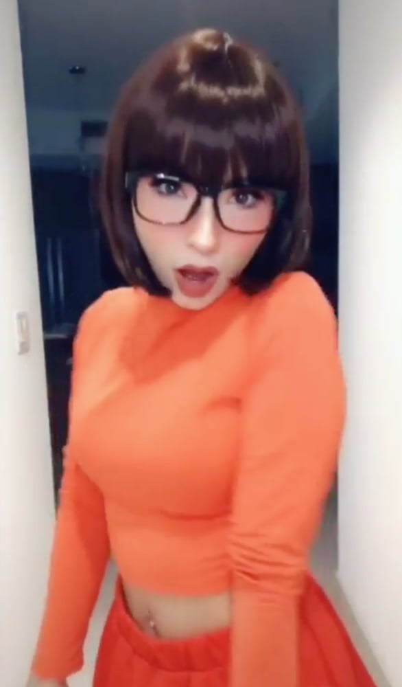 Velma cosplay flessibile gonna arancione calze mutandine gambe culo
 #97417986
