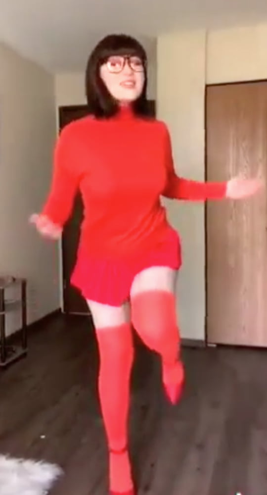 Velma cosplay flessibile gonna arancione calze mutandine gambe culo
 #97417992