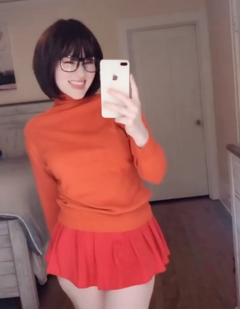Velma cosplay flessibile gonna arancione calze mutandine gambe culo
 #97418022