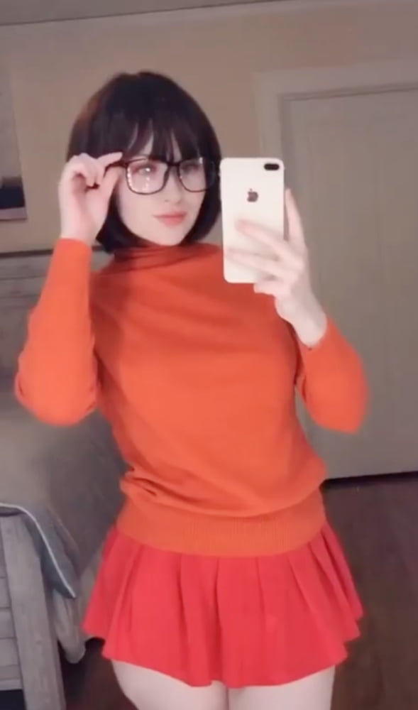 Velma cosplay flessibile gonna arancione calze mutandine gambe culo
 #97418025