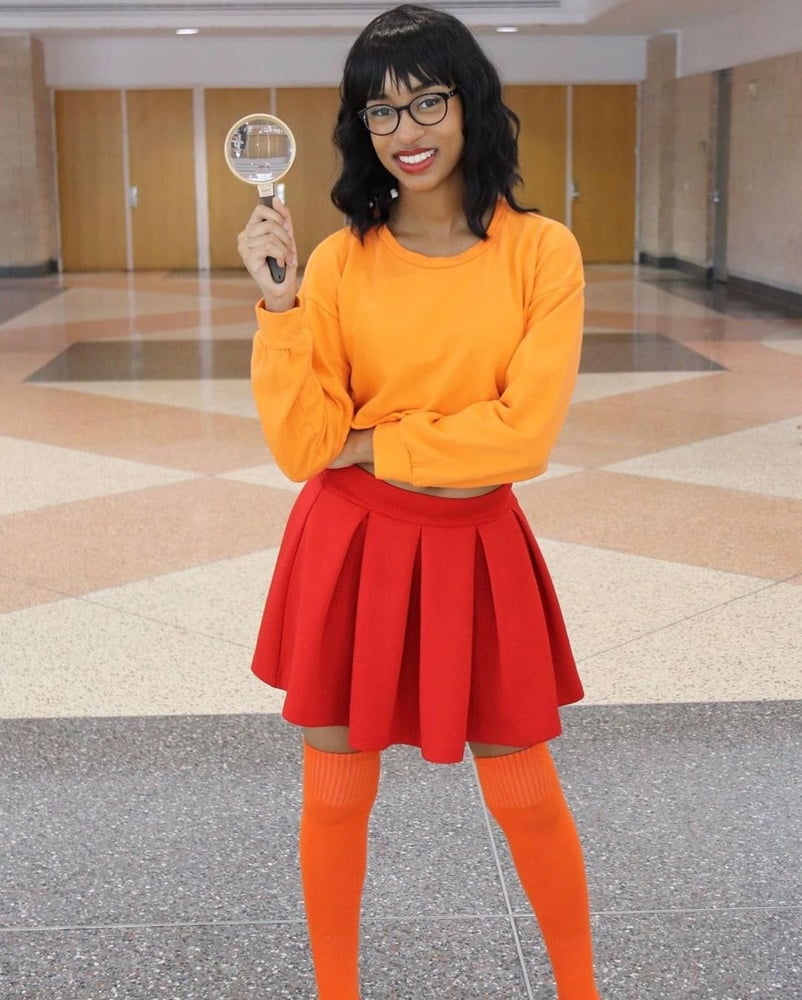 Velma cosplay flessibile gonna arancione calze mutandine gambe culo
 #97418083