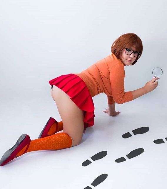 Velma cosplay flessibile gonna arancione calze mutandine gambe culo
 #97418092