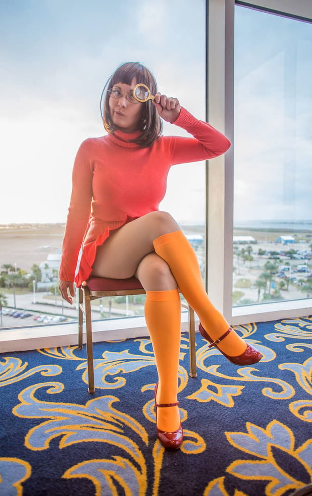 Velma cosplay flessibile gonna arancione calze mutandine gambe culo
 #97418351