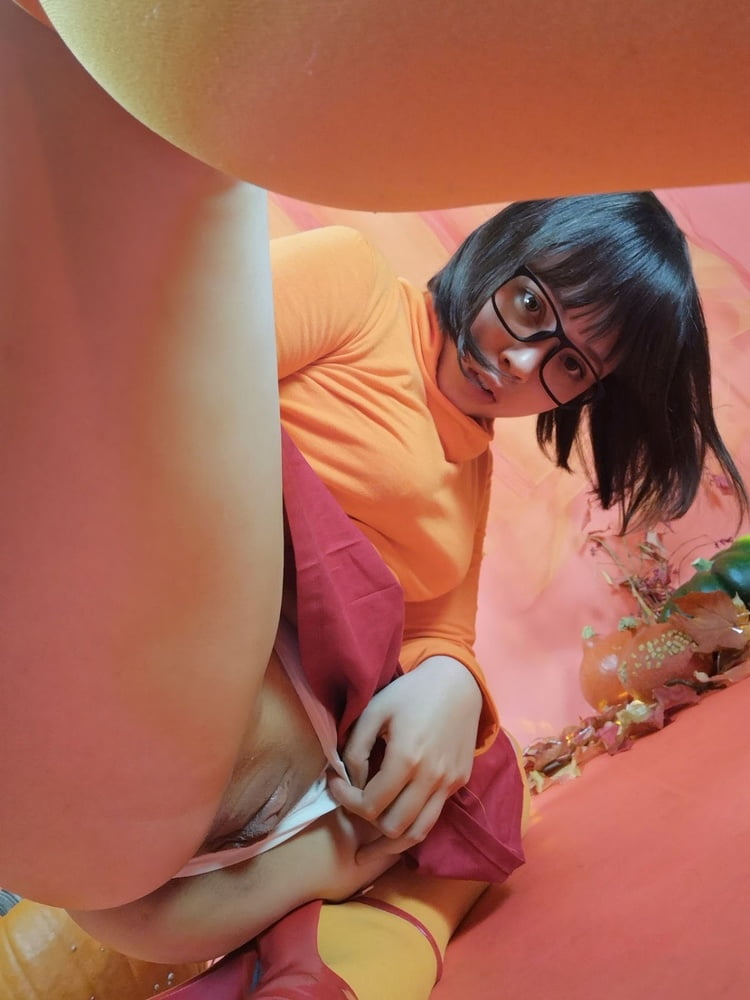 Velma cosplay flessibile gonna arancione calze mutandine gambe culo
 #97418583