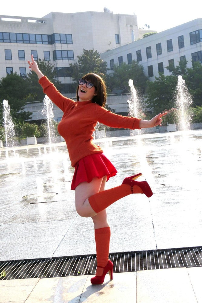 Velma cosplay flessibile gonna arancione calze mutandine gambe culo
 #97418695