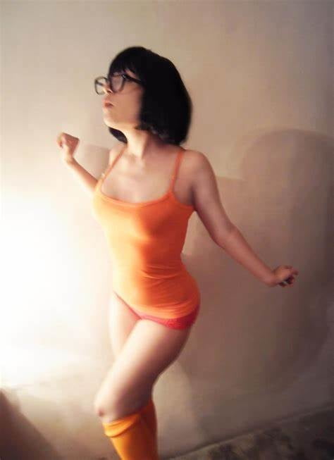 Velma cosplay flessibile gonna arancione calze mutandine gambe culo
 #97418732