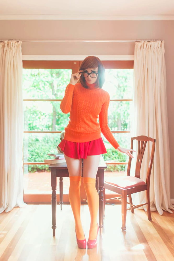 Velma cosplay flessibile gonna arancione calze mutandine gambe culo
 #97418735
