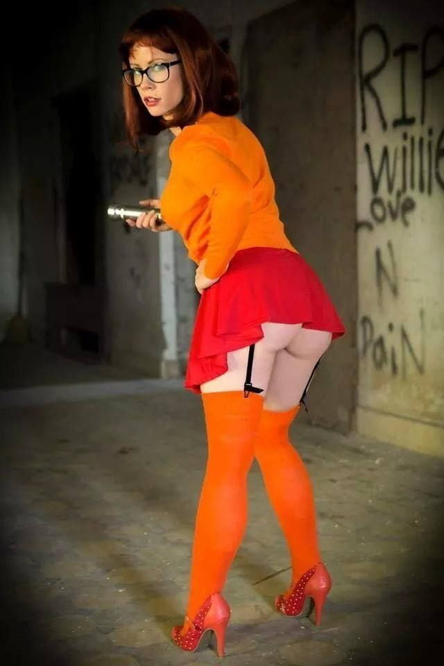 Velma cosplay flessibile gonna arancione calze mutandine gambe culo
 #97418831