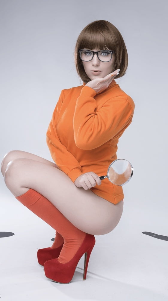 Velma cosplay flessibile gonna arancione calze mutandine gambe culo
 #97418983