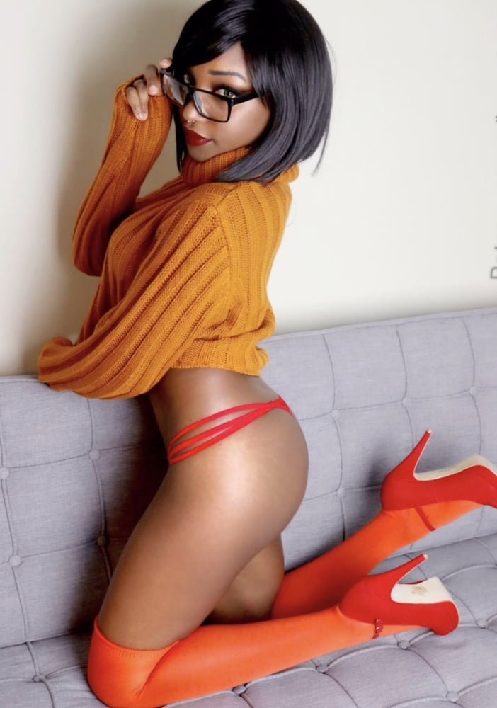 Velma cosplay flessibile gonna arancione calze mutandine gambe culo
 #97418992