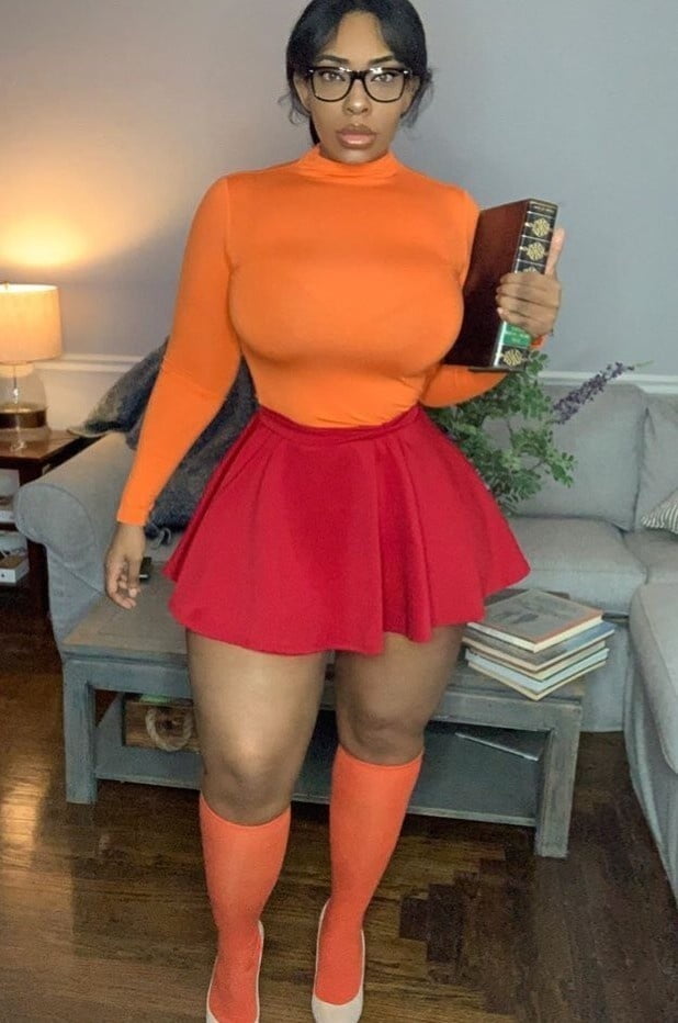 Velma cosplay flessibile gonna arancione calze mutandine gambe culo
 #97419264