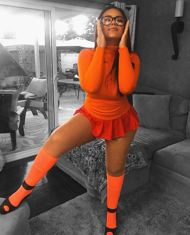 Velma cosplay flessibile gonna arancione calze mutandine gambe culo
 #97419358