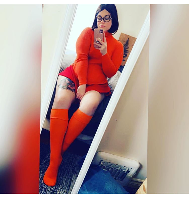 Velma cosplay flessibile gonna arancione calze mutandine gambe culo
 #97419384