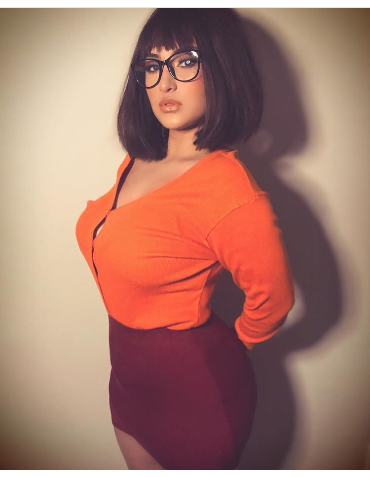 Velma cosplay flessibile gonna arancione calze mutandine gambe culo
 #97419484
