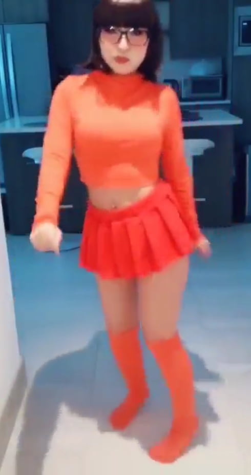 Velma cosplay flessibile gonna arancione calze mutandine gambe culo
 #97419490
