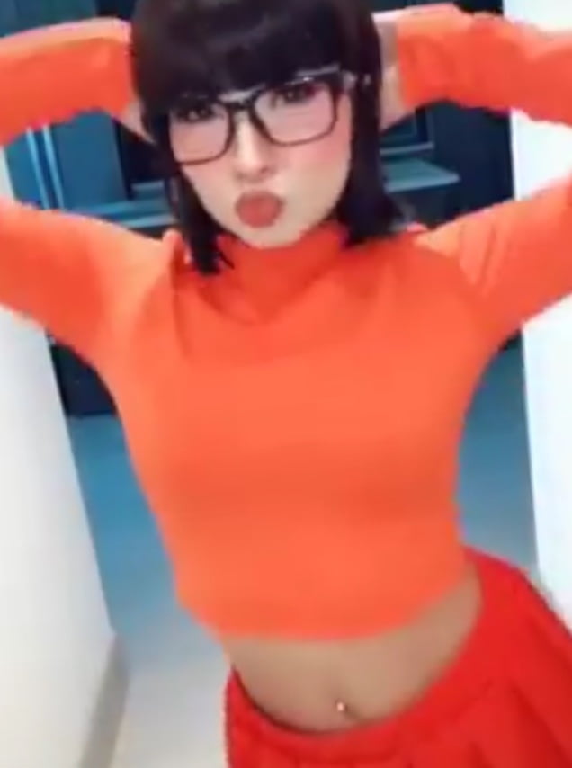 Velma cosplay flessibile gonna arancione calze mutandine gambe culo
 #97419494