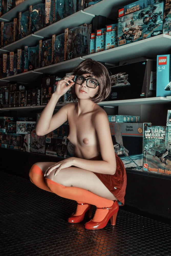 Velma cosplay flessibile gonna arancione calze mutandine gambe culo
 #97419526
