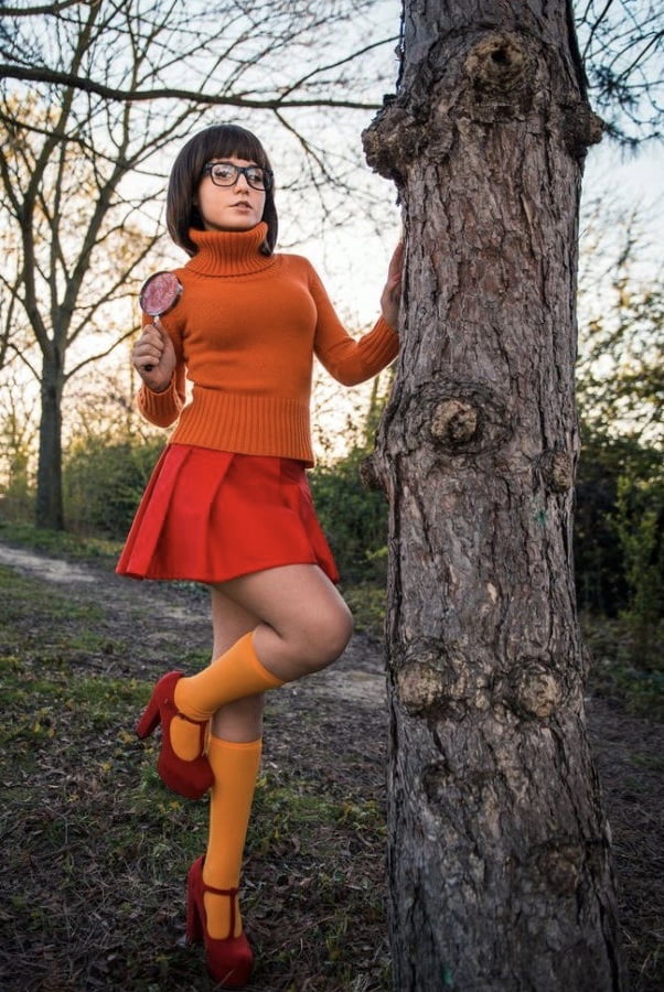 Velma cosplay flessibile gonna arancione calze mutandine gambe culo
 #97419544