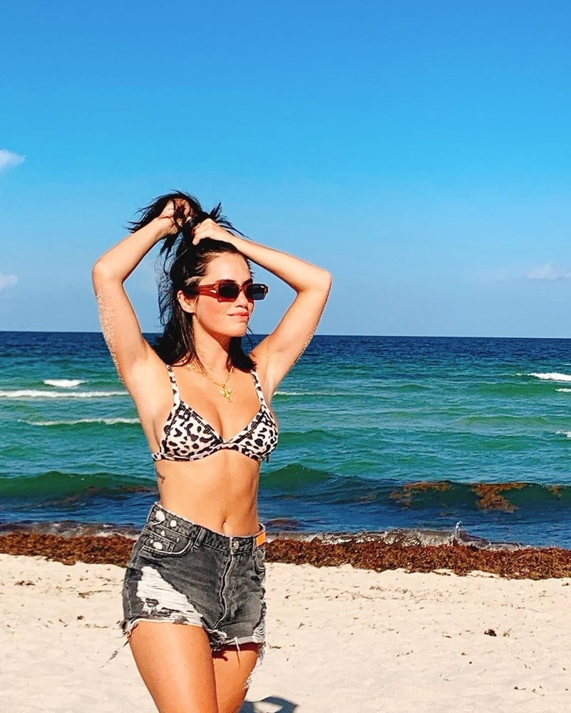 Lali esposito en las playas de miami
 #105572228