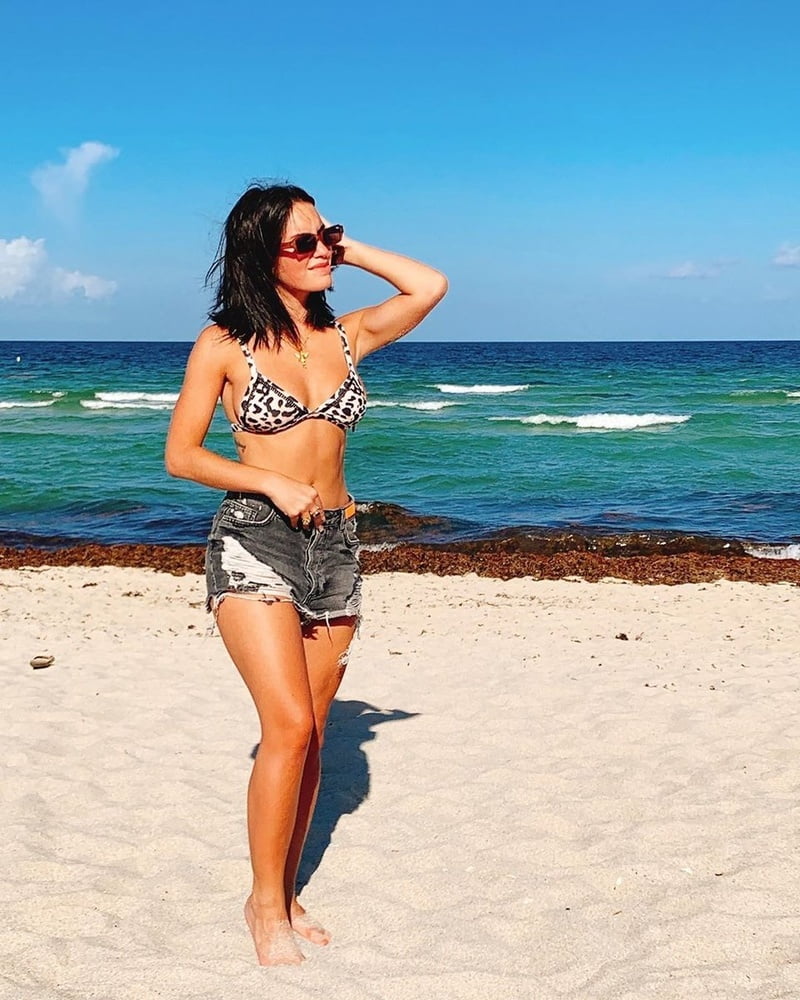 Lali esposito en las playas de miami
 #105572240