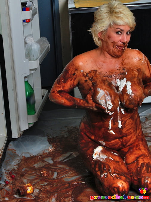 Mature Blonde Dana Hayes Wet and Messy with Ice Cream #106570997