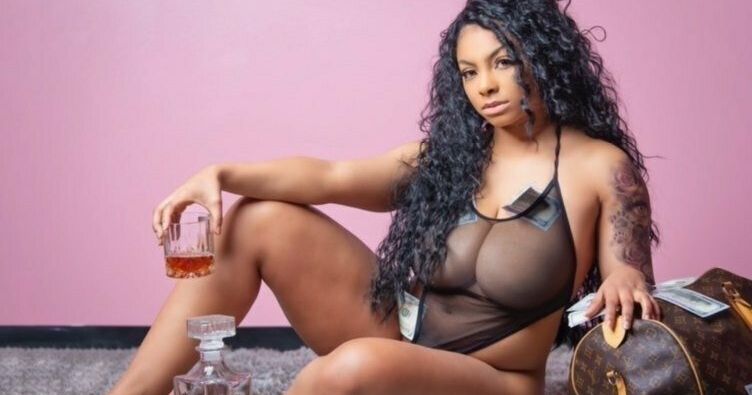 Julie Silver desnuda #109093496