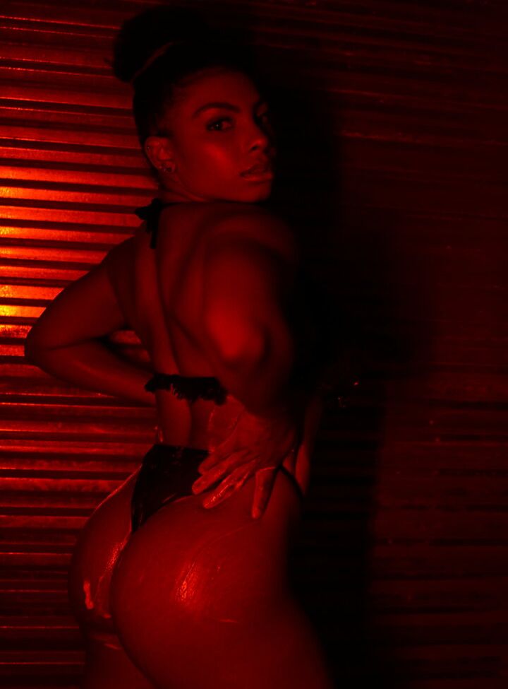 Julie Silver desnuda #109093519