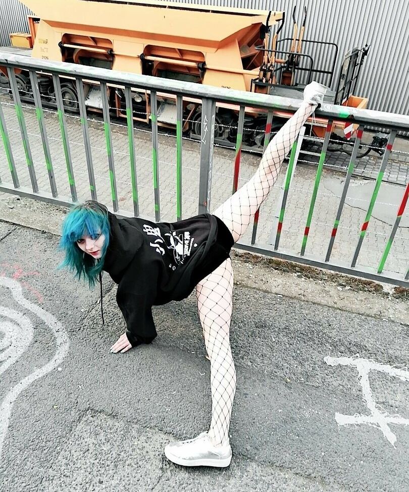 Id0lls desnuda #109121800