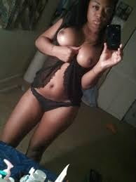 Sexy filles noires avec de grands seins et des corps étonnants
 #79698203
