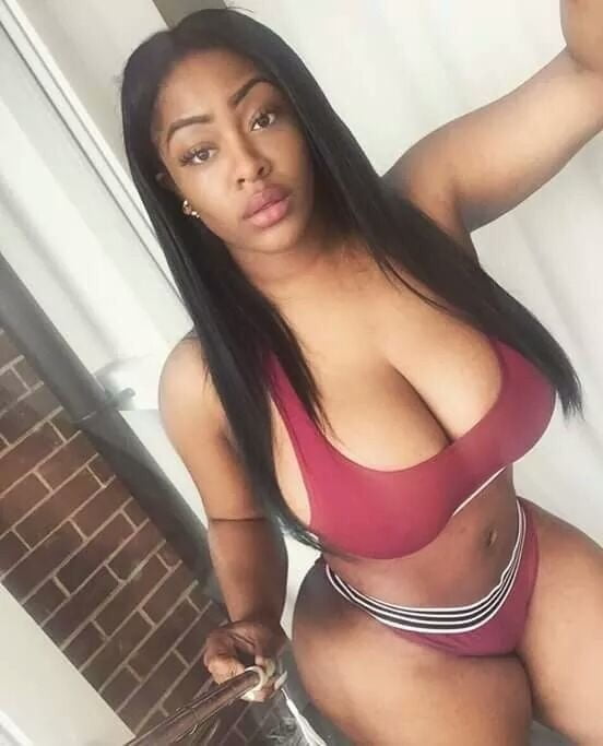 Sexy schwarze Mädchen mit großen Titten und erstaunlichen Körpern
 #79698254