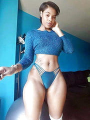 Sexy schwarze Mädchen mit großen Titten und erstaunlichen Körpern
 #79698291