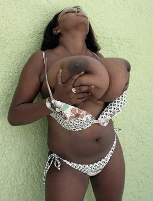 Sexy schwarze Mädchen mit großen Titten und erstaunlichen Körpern
 #79698300
