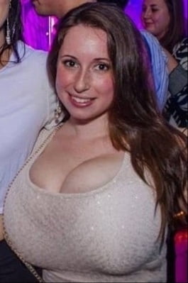 CLEAVAGE VALLY   GIVE WAY #102861427