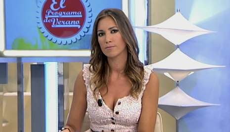 セクシーなニュースのプレゼンター
 #89768665