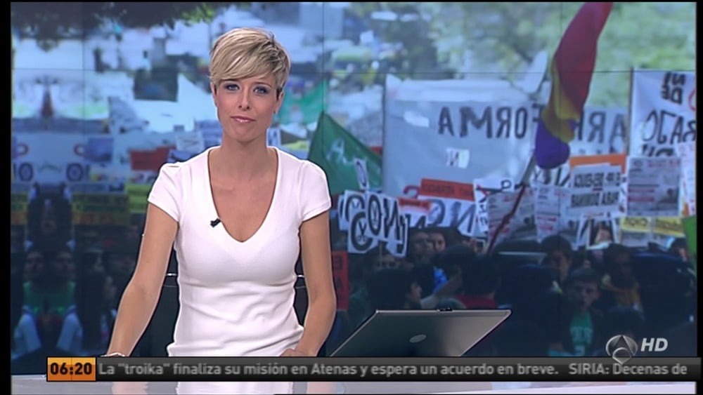 セクシーなニュースのプレゼンター
 #89768677