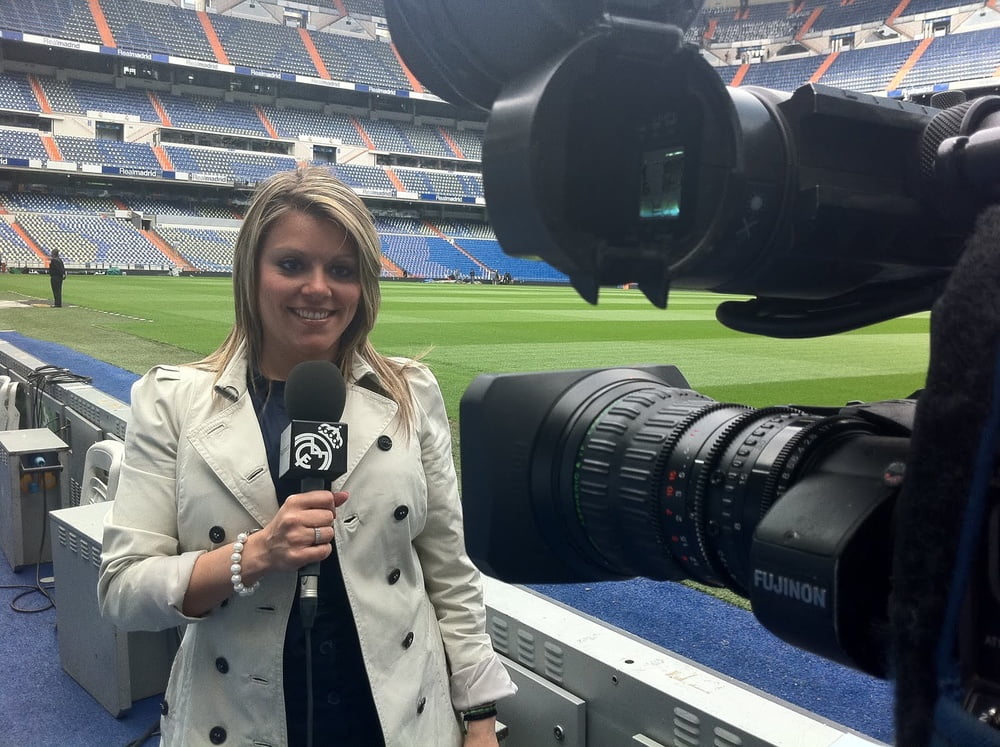 セクシーなニュースのプレゼンター
 #89768683