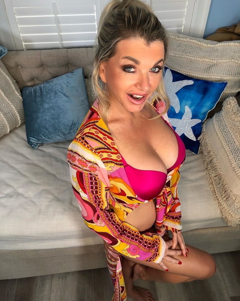 El banco de pajas de la colección milf
 #105520548