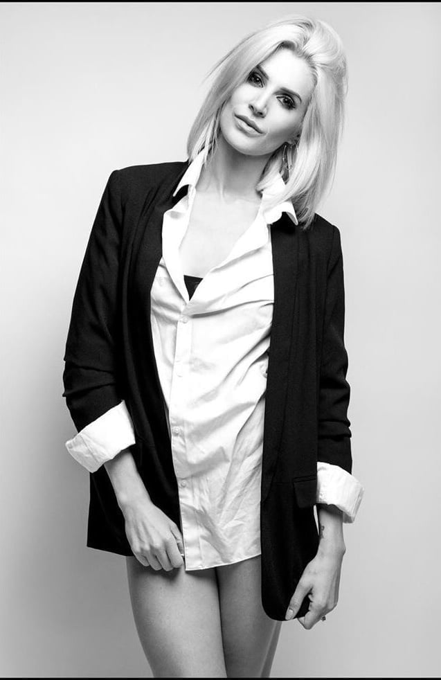 El banco de pajas de la colección milf
 #105521113