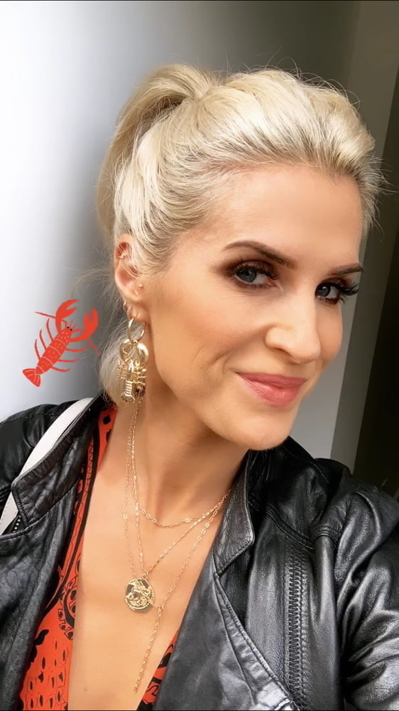 El banco de pajas de la colección milf
 #105521119