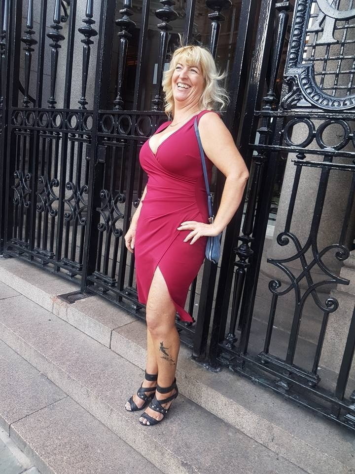 El banco de pajas de la colección milf
 #105521260