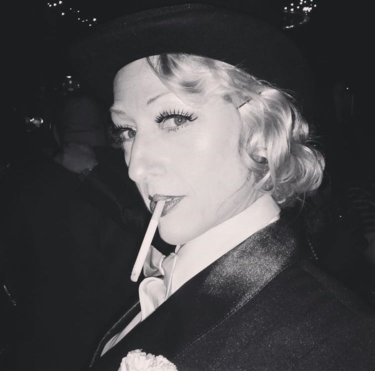 El banco de pajas de la colección milf
 #105521371