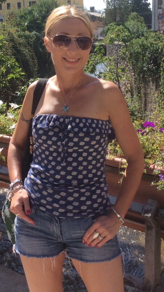 El banco de pajas de la colección milf
 #105521386