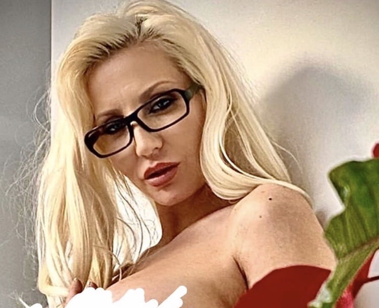 El banco de pajas de la colección milf
 #105522711